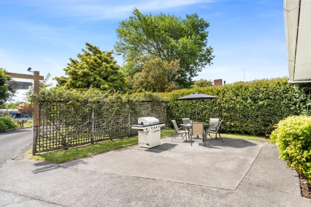 Kumeu Kottage Bed & Breakfast エクステリア 写真