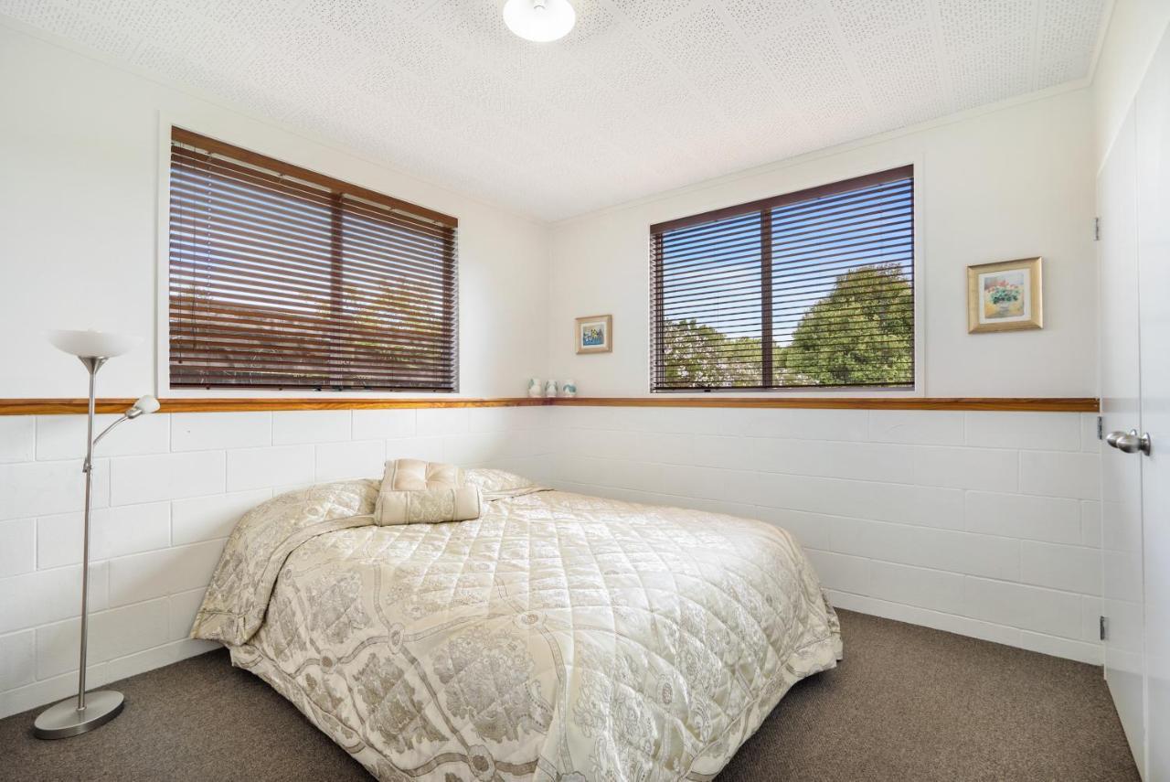 Kumeu Kottage Bed & Breakfast エクステリア 写真