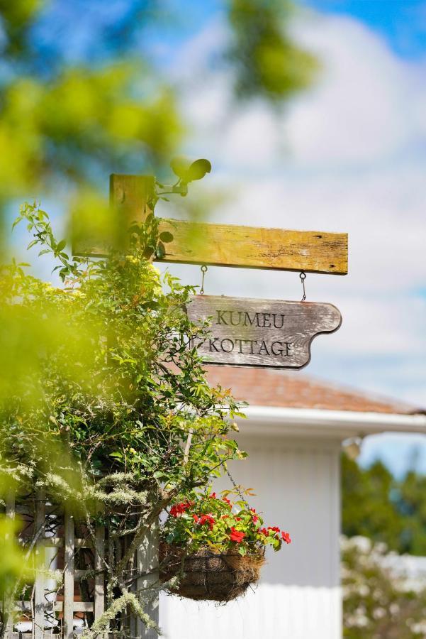 Kumeu Kottage Bed & Breakfast エクステリア 写真